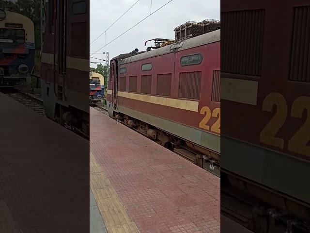 This is how Wap4 locomotive looks like from outside & its sound @Worldz-eye #trainshort  #wap4