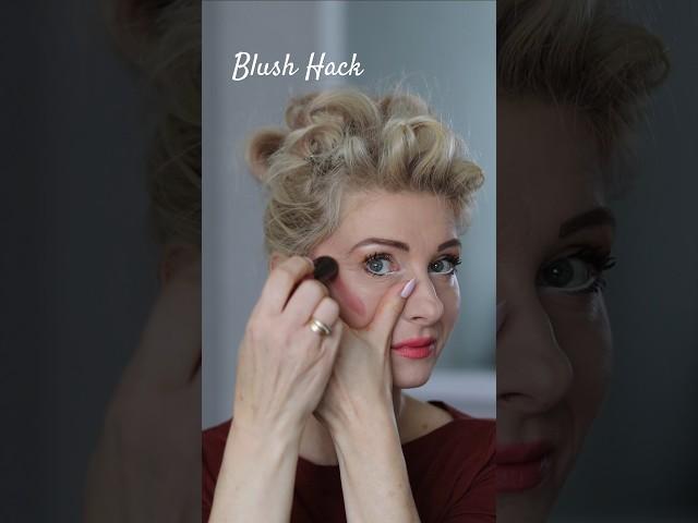 Kennst du den Make up Hack mit Blush?  Links oder Rechts? #makeuptutorial #beautytips
