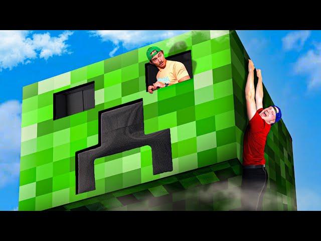 Extreme Hide & Seek inside Minecraft Creeper!