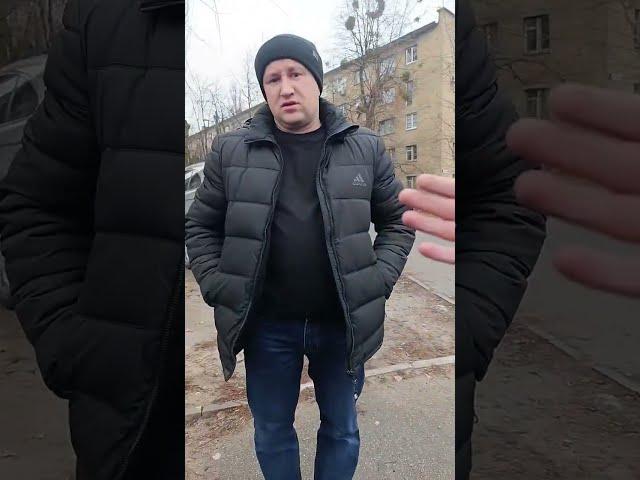 Люди в чорному пресують хлопців!