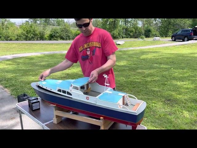 Dumas Dauntless RC Model Boat Land Tour