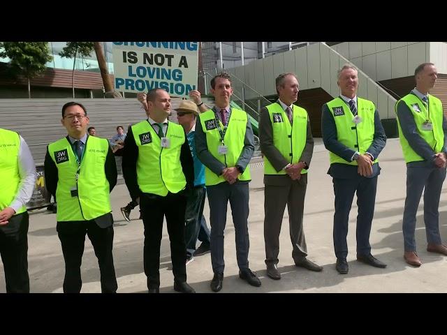 Jehovah’s Witnesses form a CULTY barricade at JW Melbourne protest