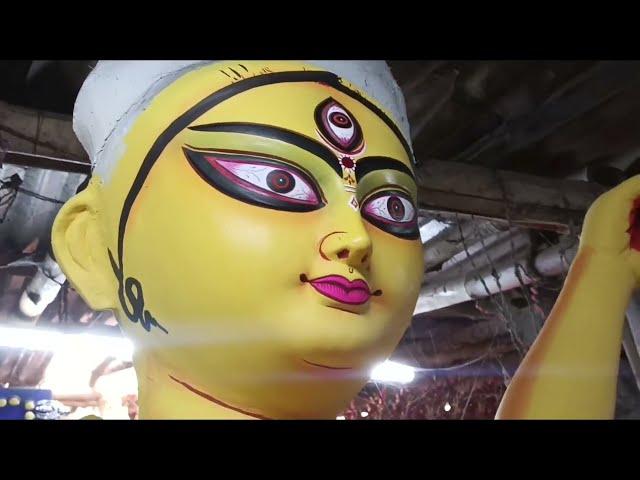 প্রশান্ত পালের দুর্গা ঠাকুরে রঙ হচ্ছেPrasanta Pal Studio 2024Kumartuli Durga Puja Pratima 2024