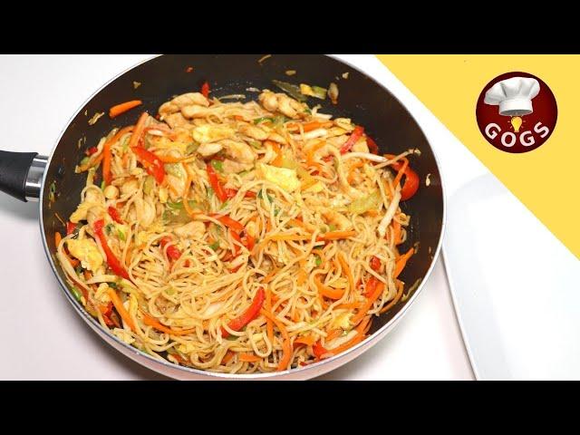 The best fried noodles with vegetables and chicken