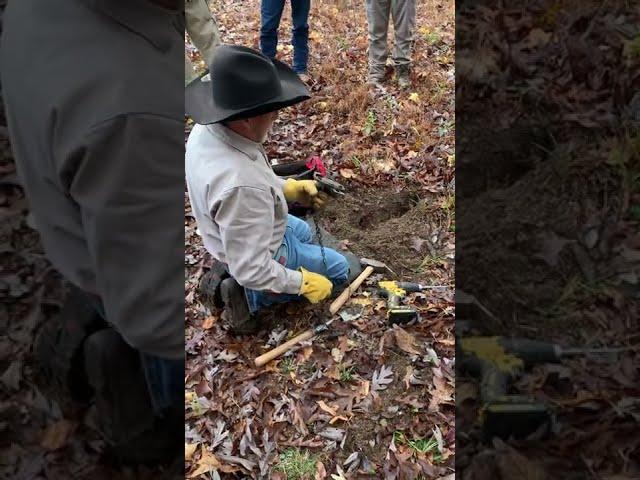 He’s caught 100s of COYOTE with this one SIMPLE set. PREDATOR trapping demo.