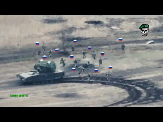 Horrible! Ukrainian FPV drones brutally blow up Russian infantry platoon fleeing on the frontlines