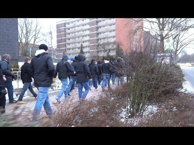 Fortuna-Fans flüchten vor der Polizei (Schalke 04 - Fortuna Düsseldorf; 23.02.2013)