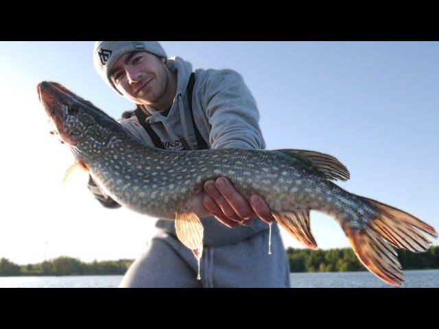 OPENING OF THE PIKE SEASON FROM A PONTOO! *PIKE BROKE MY FISHING ROD*