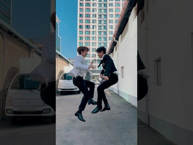 RUN for E.L.F. #슈퍼주니어 #SUPERJUNIOR #18thAnniversary #1ts8lue