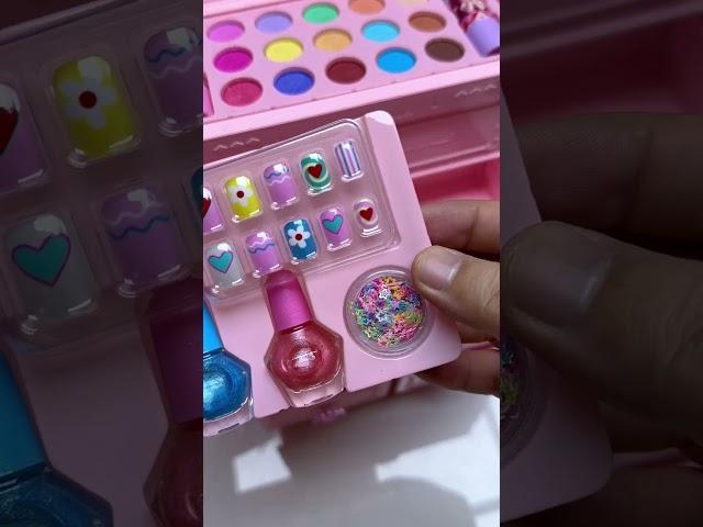 A high-end makeup gift box for my daughter on her birthday!  #diy