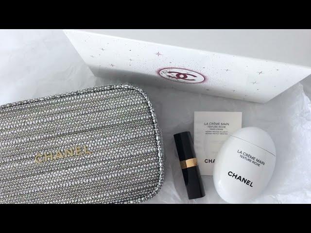 Convert Pouch to Handbag in 1 Minute | Chanel Beauty Holiday 2022