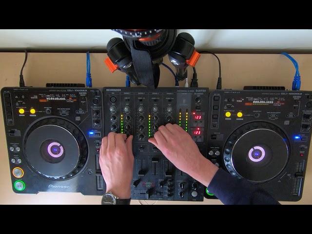 Pioneer CDJ 1000 MK2 + Behringer DJX 750 - Tech House Mix April 2020