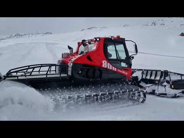 DER PISTENBULLY 800 VERSCHIEBT GRENZEN