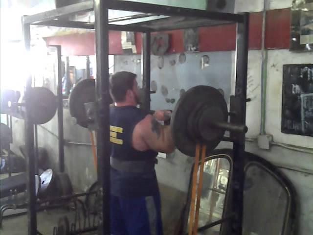 Travis Chrystie 225 Push Press against bands (WWW.JOSHSTRENGTH.COM)