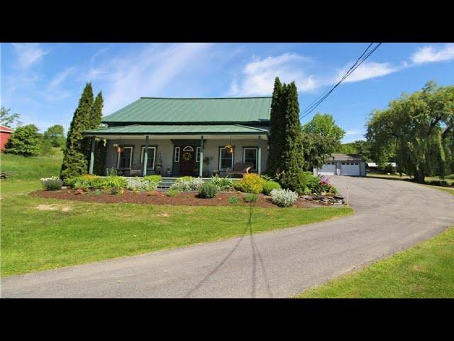 606 Western Avenue, Hampden, ME Presented by Tara Roy.