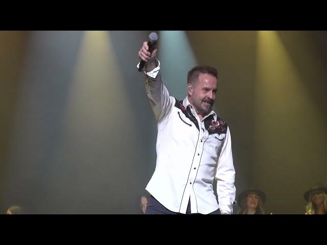 #alfieboe singing an impromptu 'You'll Never Walk Alone' Leicester 13.09.23