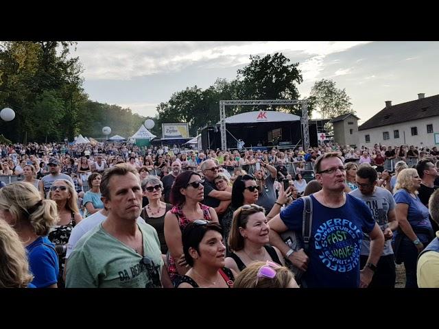 INA REGEN LIVE "WIE A KIND" bei ClamLive auf Burg Clam