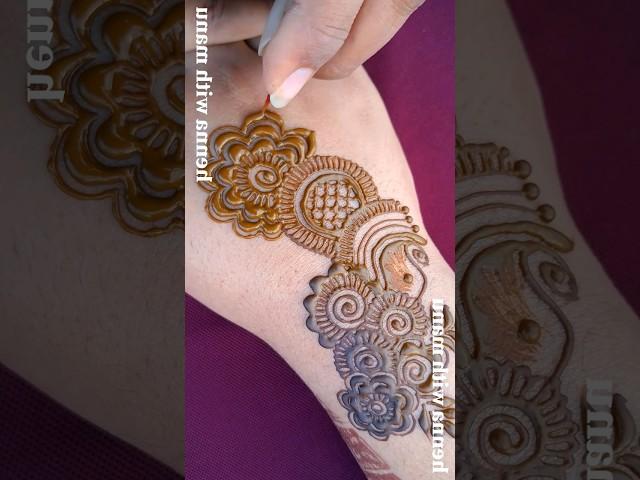 Back hand simple dubai henna design #shorts #youtubeshorts #henna #mehndi #mehndidesigns