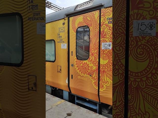 Tejas Rajdhani Express Automatic Doors close #youtubeshorts #shorts #viralshort #tejasrajdhani