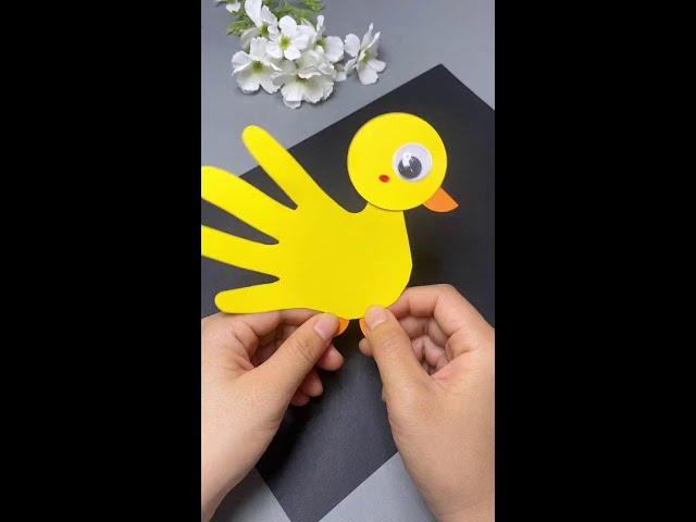 Use palm and circle to make a duckling, super simple, come to# kindergarten handwork# handwork# par