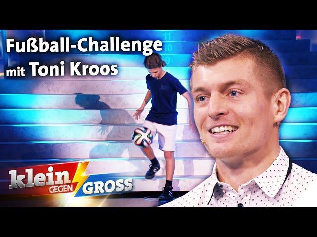 The next Toni Kroos? Dribbelt Philipp besser als der Weltmeister? | Klein gegen Groß