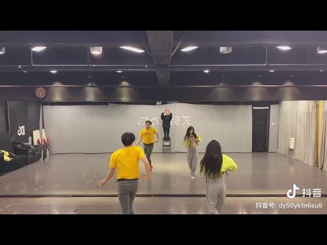 [Douyin TikTok] 硬糖少女303 Bonbon Girls 刘些宁 Liu Xiening - Justin Bieber - Intentions ft Quavo Practice