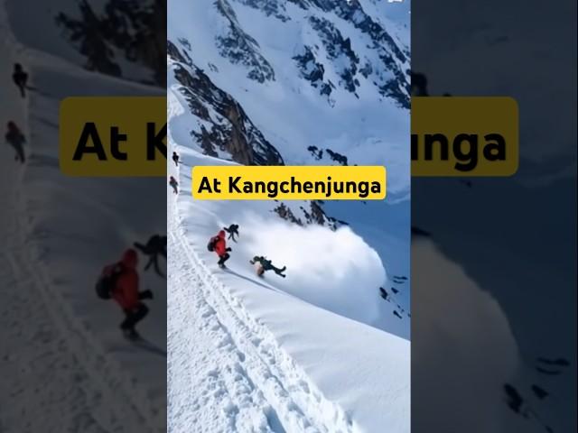 Tragedy on Kangchenjunga! ️️ Climber Falls Just Before the Summit! #kangchenjunga
