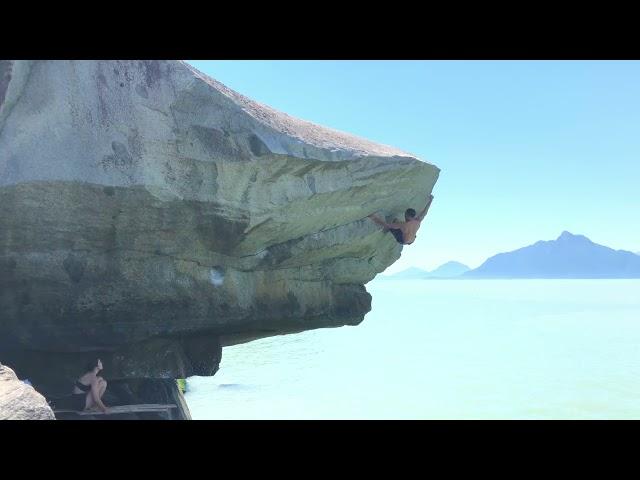 Squamish Bouldering - Majestic (V6)