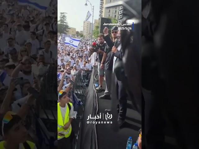 “Israeli” settlers take selfie with Ben-Gvir in Jerusalem