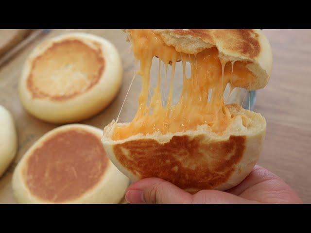 Bánh mì dẹt nhân phô mai tan chảy copy bánh phô mai Đà Lạt | Melty Cheese-Stuffed Buns