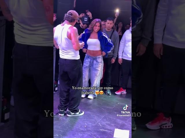 Isabela Ladera bailando con Beele