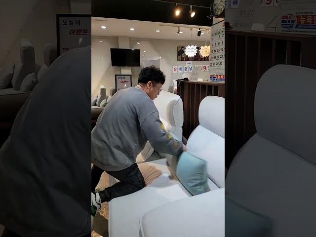 무조건 사세요!무조건 완판 입니다.최신 스윙소파4인 99만원.갤럭시 기능성 원단 ️모먼트가구.파주본점.창원점.용인점️ #가구추천 #가구 #소파추천 #스윙소파 #shorts