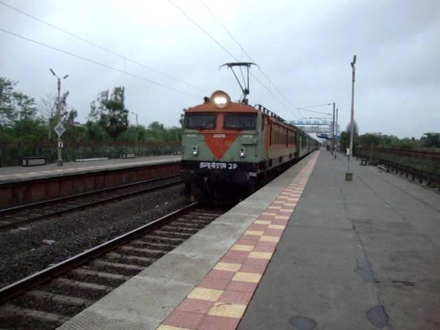 Indian Railways..12910 Garib Rath express hits top speed