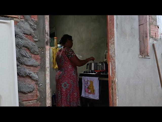 Dona Neuza recebeu ajuda de muito longe