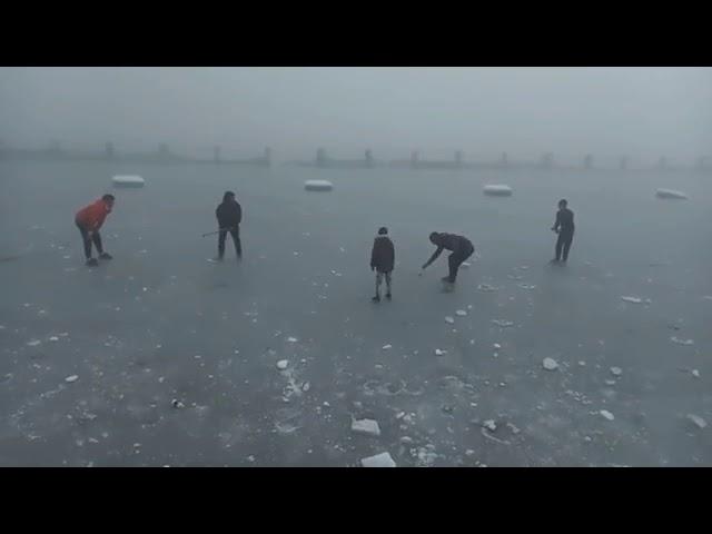 #viral Dal lake  forzen kahamiri  people walking on Frozen lake  -8.4 tempature. 2021