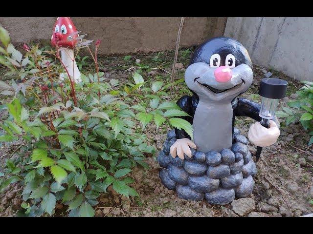 DIY GARDEN FIGURES / Cement flower bed decor / Crafts for a garden and a summer residence