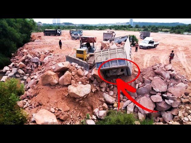 Incredible 25T Dump Trucks Fail Loading Recovery Bh Komatsu Bulldozer