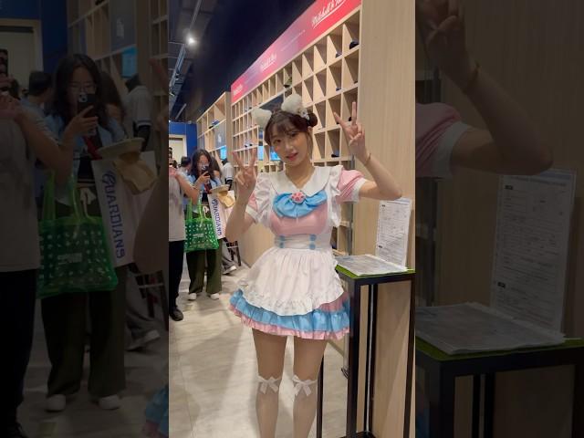 李珠珢珠珠寶貝野生出現在商品部，超親民跟粉絲互動 @Jueun_0724 #李珠珢 #이주은 #啦啦隊 #cheerleader #棒球 #baseball #台湾野球チア #台湾野球