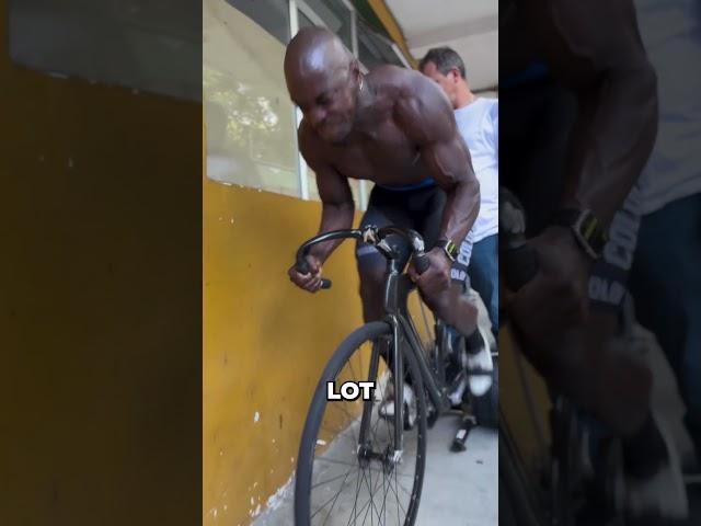This Cyclist Is Faster Than Motorcycle (@ rubenmurillom)