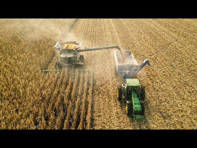 John Deere S690 Harvesting Corn | Werner Farms