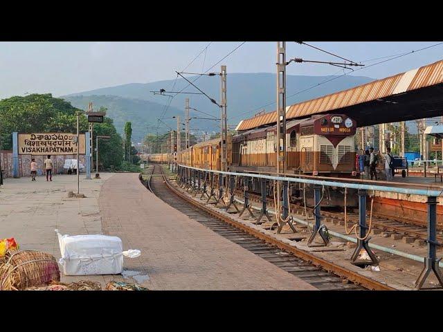 [4 IN 1] SC VANDE BHARAT + RJY MEMU + VSKP-SMVT + DURG VANDE BHARAT AT VSKP RAILWAY STATION