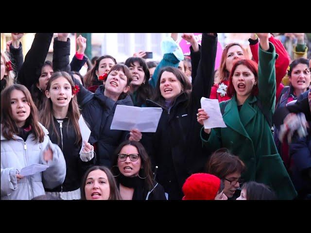 Όλες απαντάμε αν αγγίξεις μία : Φεμινιστικό τραγούδι πορεία 8 ΜΑΡΤΗ 2022