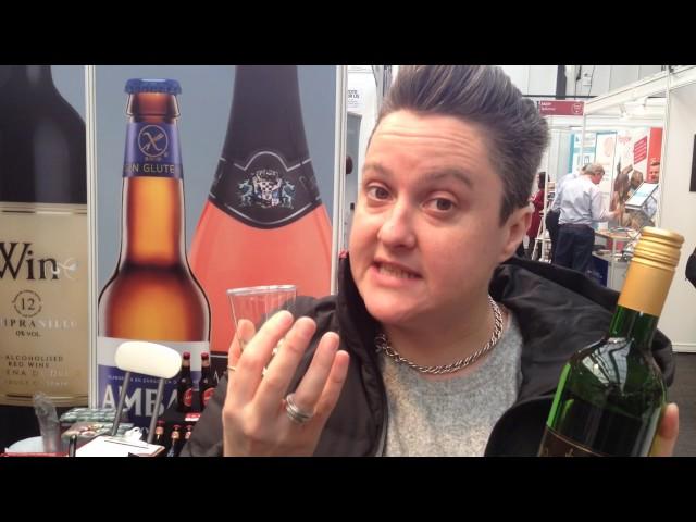 Laura tries Romance en Rouge Wine from the alcohol-free shop
