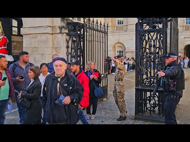 POLICE AND TROOPER GET FIRM WHEN ZOMBIE TOURISTS DON'T BOTHER TO LISTEN at Horse Guards!