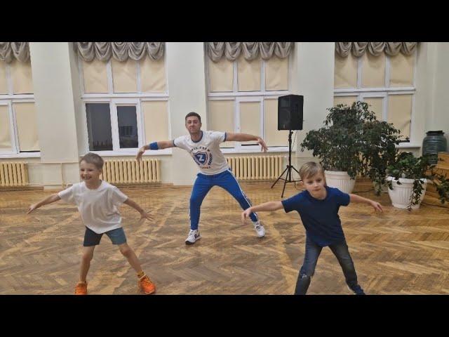 ZUMBA KIDS - APT. ROSÉ & Bruno Mars