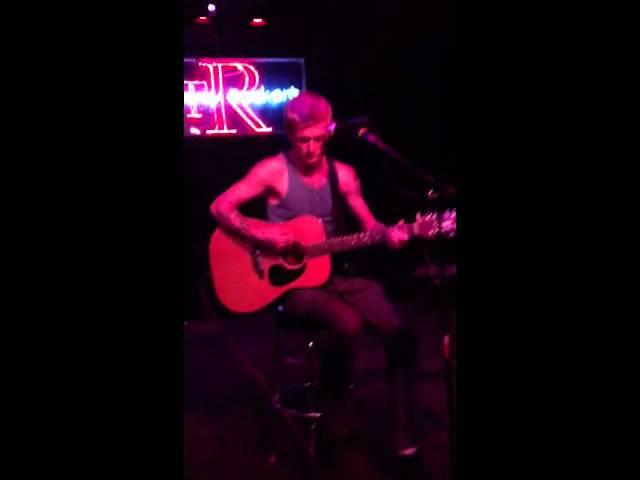 Brettly singing at Tommy Rockers