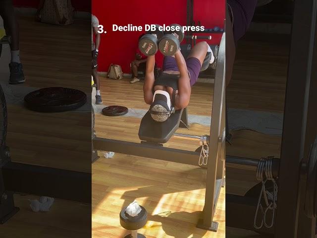 Decline DB press ( close grip) PEC exercises #pec #humpday #boobs #workout #train #personaltrainer