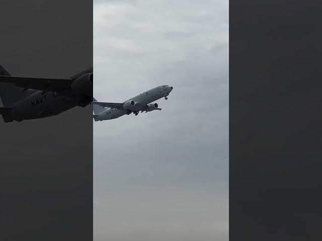 US Navy Aircraft Performing Touch and Go’s at ABE #aviation #allentown #allentownpennsylvania #navy