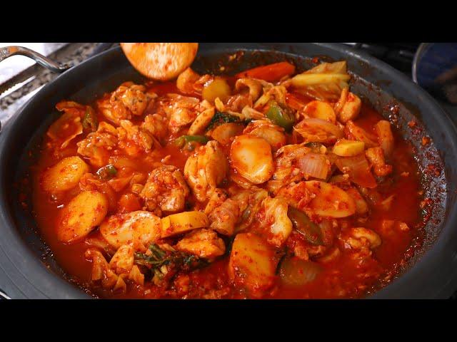 Spicy chicken and vegetables (Dakgalbi: 닭갈비)