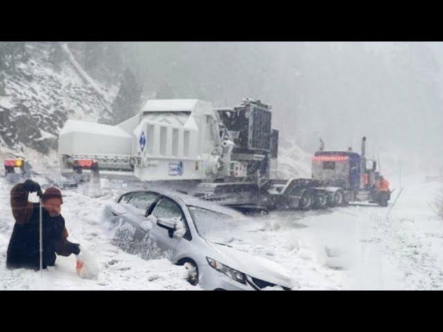 A few minutes ago in Alberta Canada! Heavy snow caused chaos in Calgary